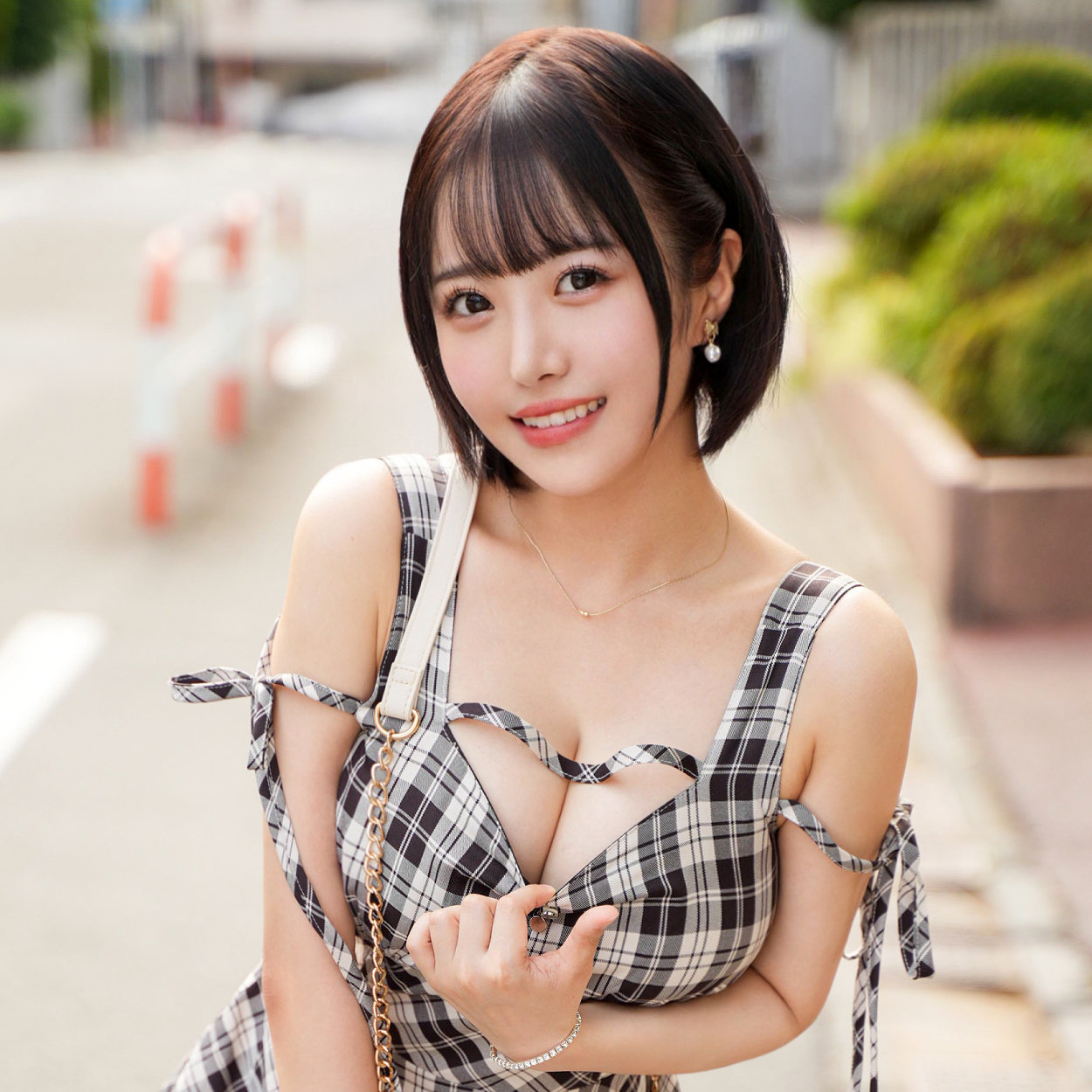 メイの甘く淫らな吐息に心奪われる彼女の圧倒的で淫靡な新作エロス